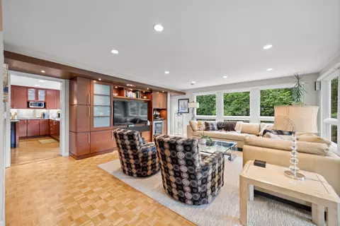Living - 711 Elder Ct, Glencoe, IL 60022 photo 4 of 6