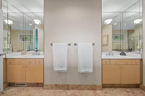 Bath - 711 Elder Ct, Glencoe, IL 60022 photo 2 of 5