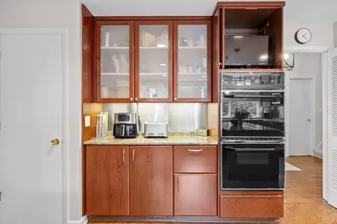 Kitchen - 711 Elder Ct, Glencoe, IL 60022 photo 5 of 6