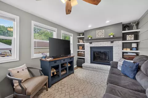 Living - 5201 E Wayne Ave, Rochelle, IL 61068 photo 3 of 4