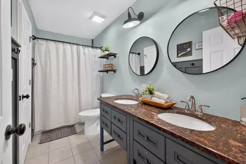 Bath - 5201 E Wayne Ave, Rochelle, IL 61068 photo 2 of 2