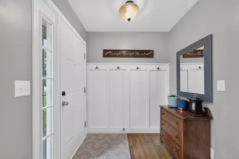 Entry Way - 5201 E Wayne Ave, Rochelle, IL 61068 photo 1 of 3
