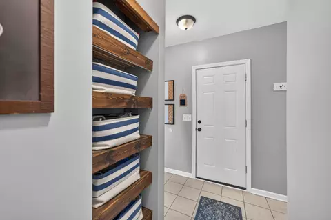 Entry Way - 5201 E Wayne Ave, Rochelle, IL 61068 photo 2 of 3