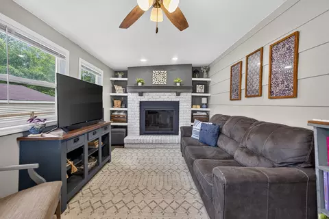 Living - 5201 E Wayne Ave, Rochelle, IL 61068 photo 4 of 4