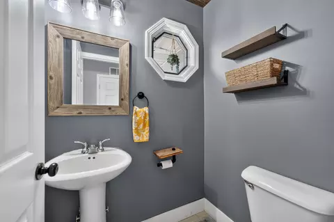 Bath - 5201 E Wayne Ave, Rochelle, IL 61068 photo 1 of 2