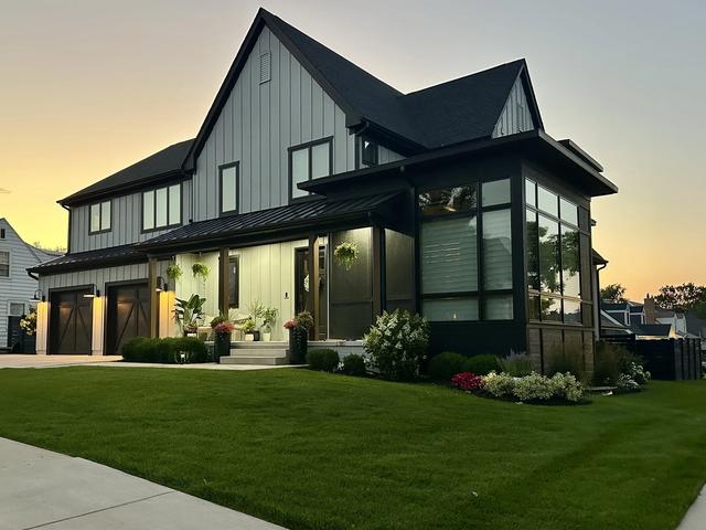 323 E 3rd St, Elmhurst, IL 60126