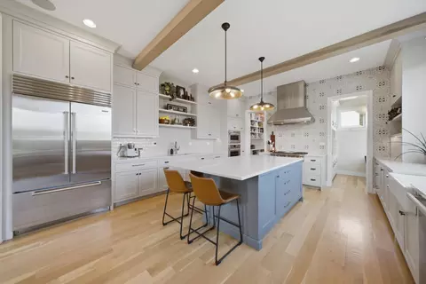 Kitchen - 323 E 3rd St, Elmhurst, IL 60126 photo 2 of 4