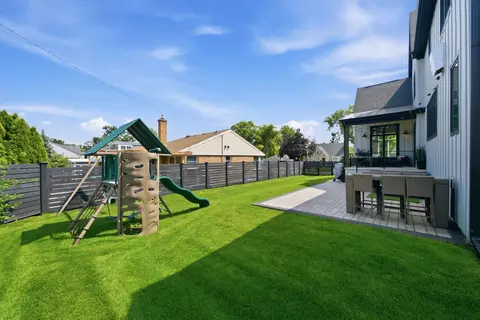 Exterior - 323 E 3rd St, Elmhurst, IL 60126 photo 4 of 5