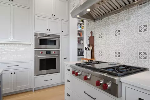 Kitchen - 323 E 3rd St, Elmhurst, IL 60126 photo 4 of 4