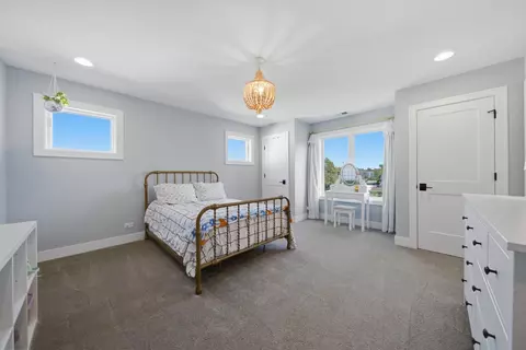 Bedroom - 323 E 3rd St, Elmhurst, IL 60126 photo 3 of 5