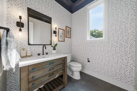 Bath - 323 E 3rd St, Elmhurst, IL 60126 photo 1 of 4