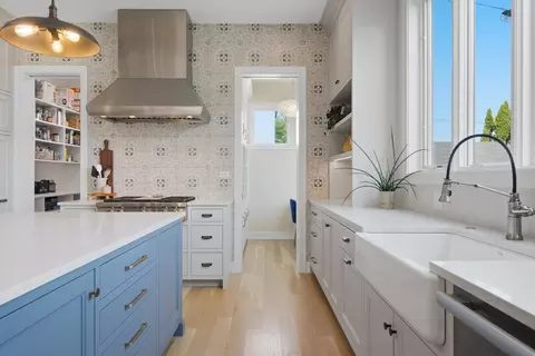 Kitchen - 323 E 3rd St, Elmhurst, IL 60126 photo 3 of 4