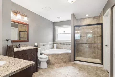 Bath - 300 Hampton St, Cary, IL 60013 photo 3 of 4