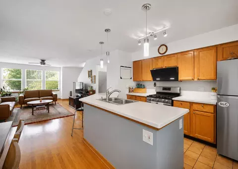 1009 E 61st St, Chicago, IL 60637 photo 4