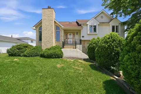 223 S Dante Ave, Glenwood, IL 60425