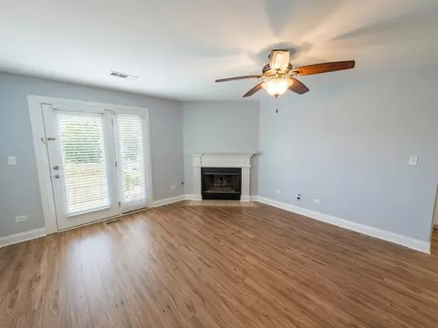 Living - 19 Foxcroft Rd #103, Naperville, IL 60565 photo 2 of 3