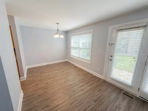 Dining - 19 Foxcroft Rd #103, Naperville, IL 60565 photo 1 of 1