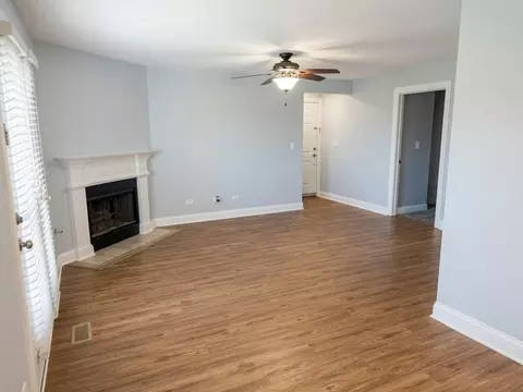 Living - 19 Foxcroft Rd #103, Naperville, IL 60565 photo 3 of 3