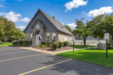 Exterior - 19 Foxcroft Rd #103, Naperville, IL 60565 photo 3 of 4