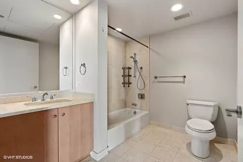 Bath - 60 E Monroe St #2304, Chicago, IL 60603 photo 2 of 2