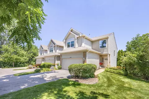 8200 Sierra Woods Ct, Carpentersville, IL 60110