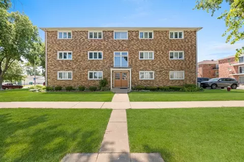 5834 W 77th St #104, Burbank, IL 60459
