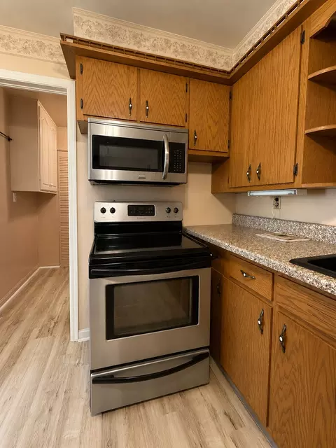 Kitchen - 310 Hickory St, Flora, IL 62839 photo 5 of 5