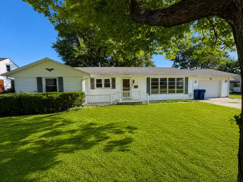 Exterior - 310 Hickory St, Flora, IL 62839 photo 6 of 20