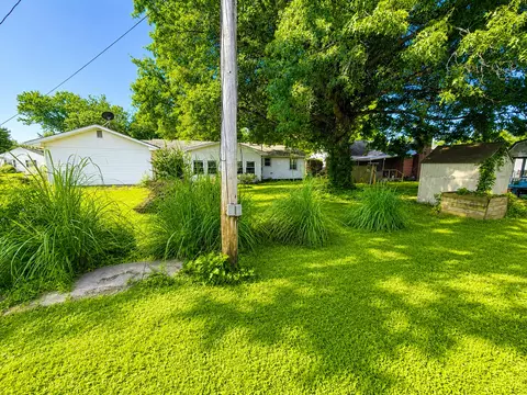 Exterior - 310 Hickory St, Flora, IL 62839 photo 16 of 20