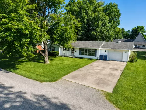 Exterior - 310 Hickory St, Flora, IL 62839 photo 4 of 20