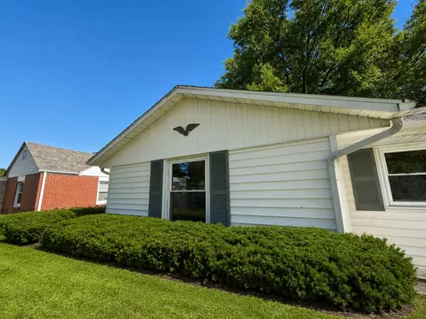 Exterior - 310 Hickory St, Flora, IL 62839 photo 7 of 20
