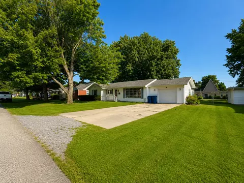Exterior - 310 Hickory St, Flora, IL 62839 photo 3 of 20