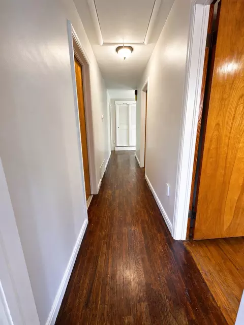 Entry Way - 310 Hickory St, Flora, IL 62839 photo 3 of 3