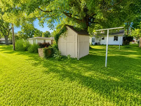Exterior - 310 Hickory St, Flora, IL 62839 photo 13 of 20