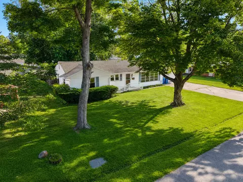 View/Area - 310 Hickory St, Flora, IL 62839 photo 1 of 1