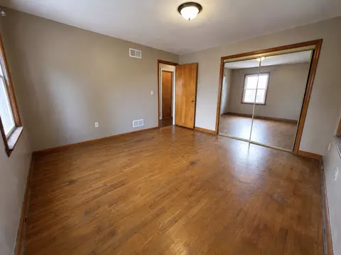 Bedroom - 310 Hickory St, Flora, IL 62839 photo 5 of 6