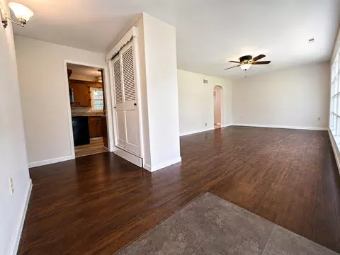 Living - 310 Hickory St, Flora, IL 62839 photo 1 of 4