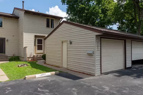 3602 Cedarwood Ct, Bettendorf, IA 52722