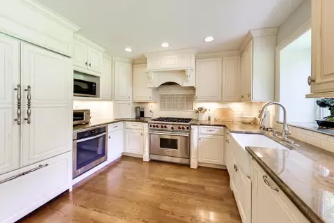 Kitchen - 2113 Middlefork Rd, Northfield, IL 60093 photo 1 of 3