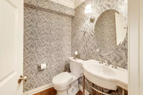 Bath - 2113 Middlefork Rd, Northfield, IL 60093 photo 2 of 5