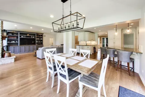 Dining - 2113 Middlefork Rd, Northfield, IL 60093 photo 4 of 4