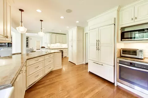 Kitchen - 2113 Middlefork Rd, Northfield, IL 60093 photo 2 of 3