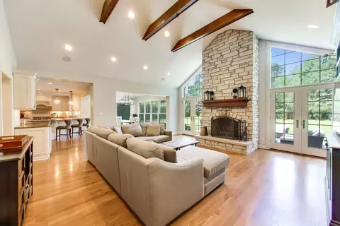 Living - 2113 Middlefork Rd, Northfield, IL 60093 photo 4 of 4