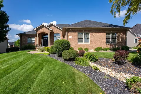 6412 Forest Rd, Davenport, IA 52807