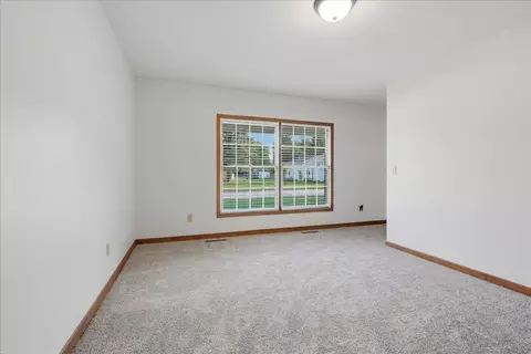 Living - 506 Havens Dr, Hudson, IL 61748 photo 7 of 7