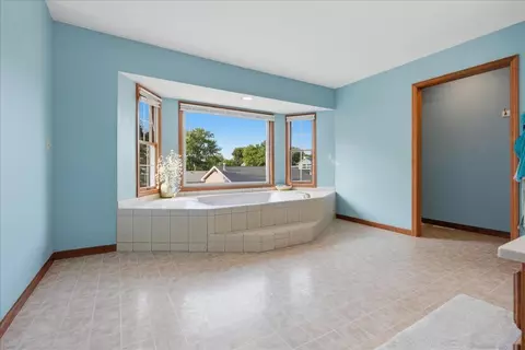 Bath - 506 Havens Dr, Hudson, IL 61748 photo 2 of 5