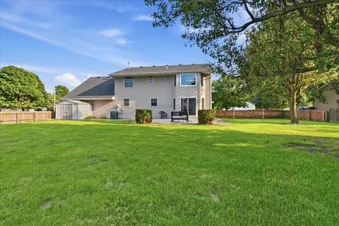 Exterior - 506 Havens Dr, Hudson, IL 61748 photo 5 of 8