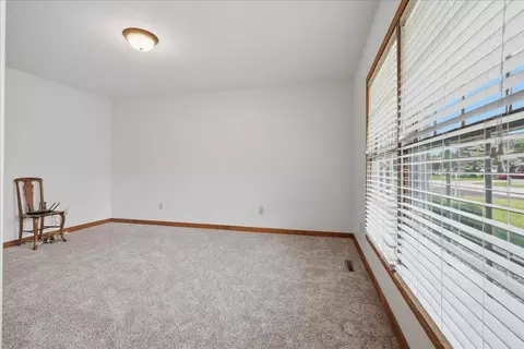 Living - 506 Havens Dr, Hudson, IL 61748 photo 6 of 7