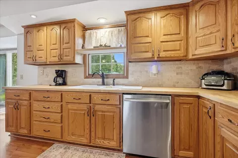 Kitchen - 506 Havens Dr, Hudson, IL 61748 photo 4 of 8