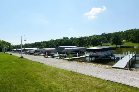 Exterior - 9925 Amanda Ln, Algonquin, IL 60102 photo 9 of 11